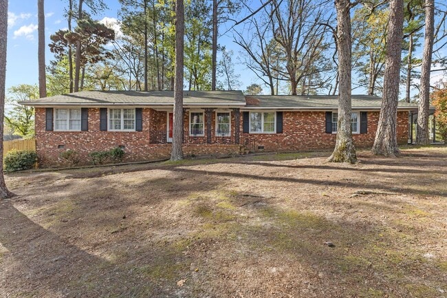 Building Photo - Beautifully Updated 4 Bed 3 Bath Home in Fayetteville