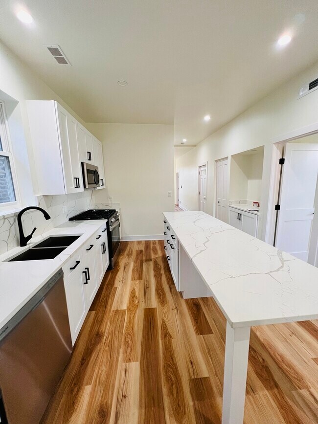 Photo - 1906 W 34th Pl