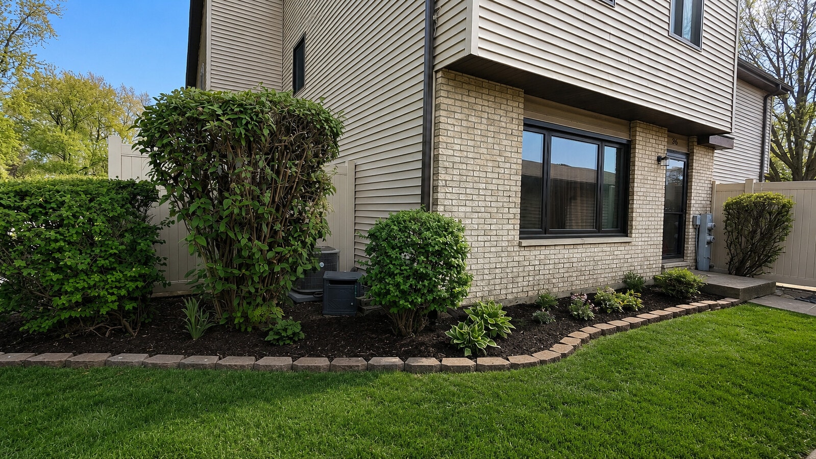 Photo - 290 E Woodlawn Rd