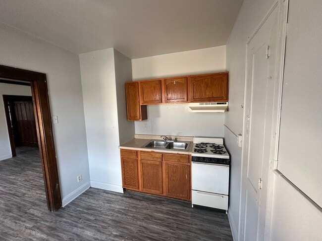 Photo - 210-202 Walnut-