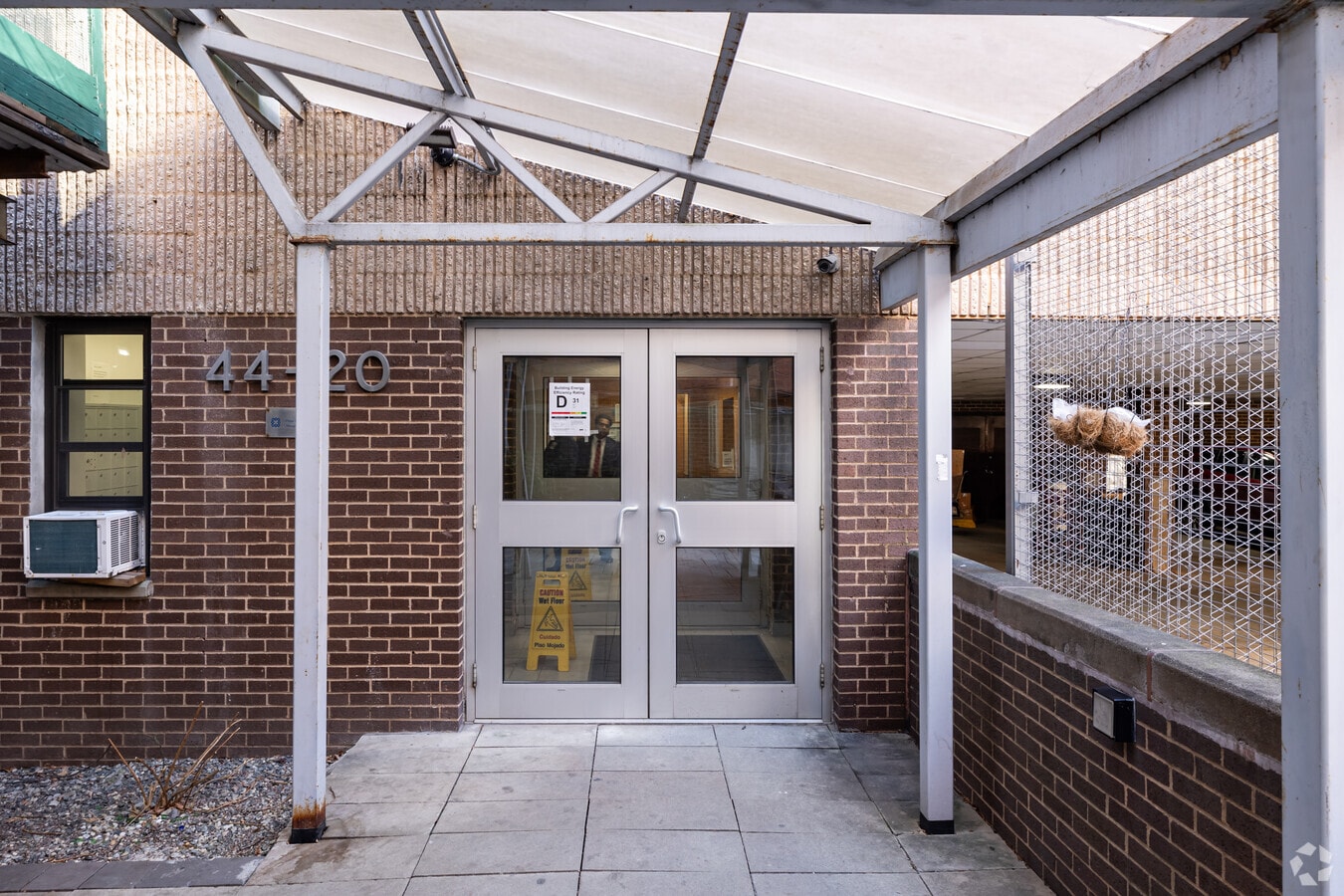 Entrance - Sunnywood Apartments