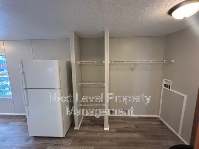 Photo - 111 S Cedar Dr