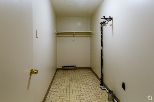 2 BR 2 Bath 3 Story - Laundry Room