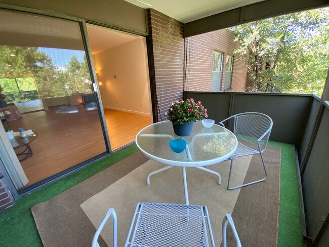 Private tree top balcony - 2227 Canyon Blvd