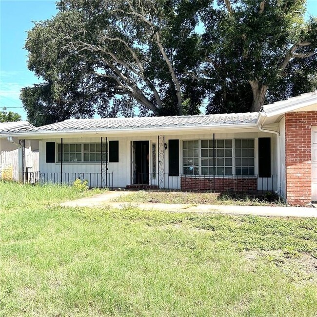 Building Photo - 2152 Greenbriar Blvd