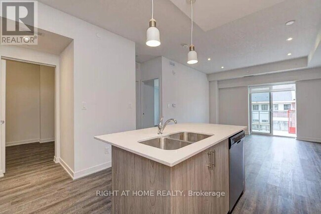 Photo - 16 Markle Cres Unit 312