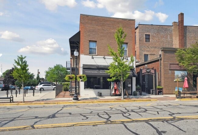 Building Photo - 100 S Ann Arbor St Unit 2