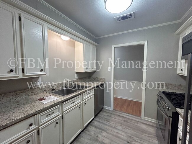 Photo - 348 Wesley Dr