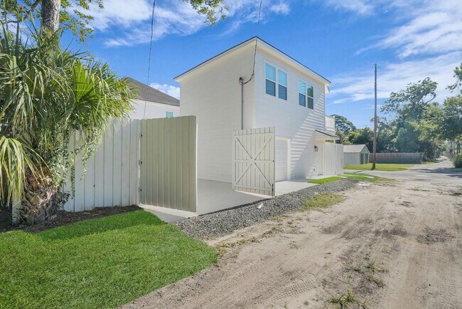 Photo - East Duffy Street Unit C