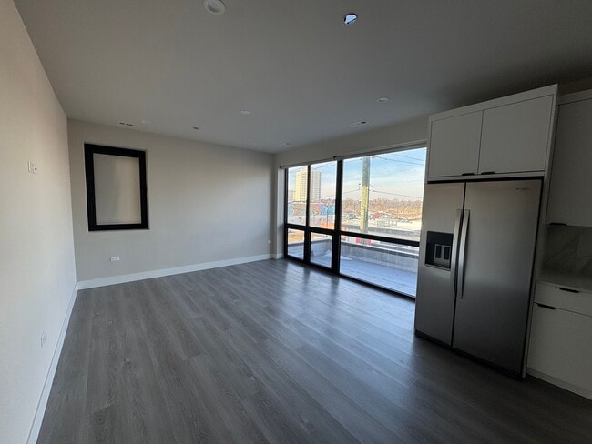 Photo - 451 E Pershing Rd