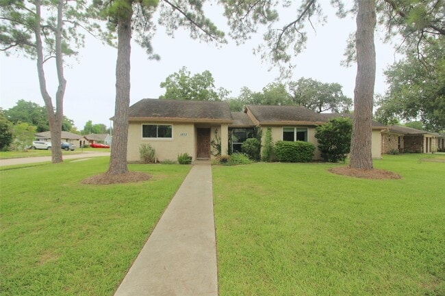 Building Photo - 1803 Oaklawn St Rental