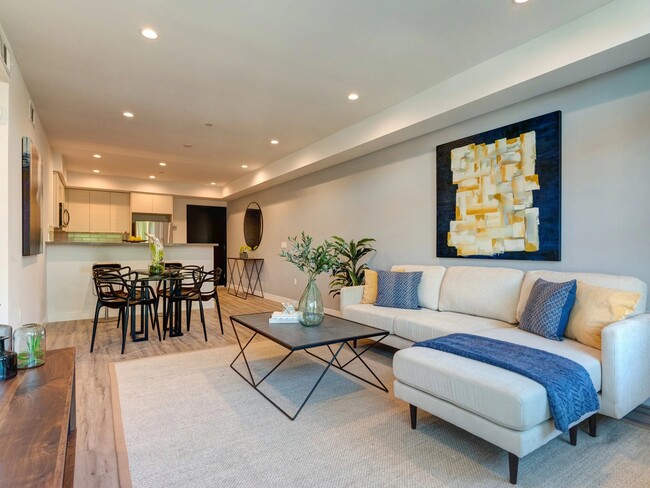 Photo - 338 Mariposa Ave Unidad 401