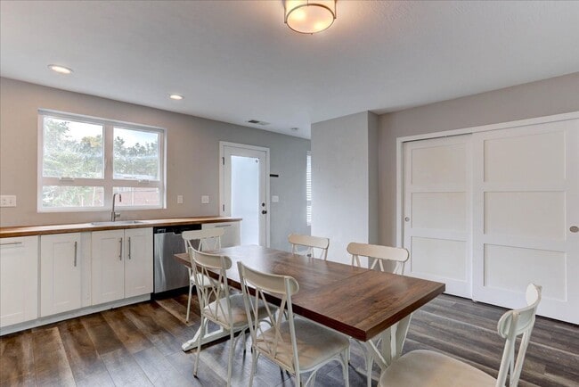 Photo - Smashing CU Campus 3bed/2bath/Top Floor Unit