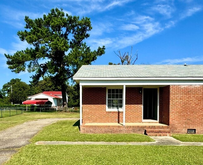 Building Photo - 1104 Ayton Pl Unit 1