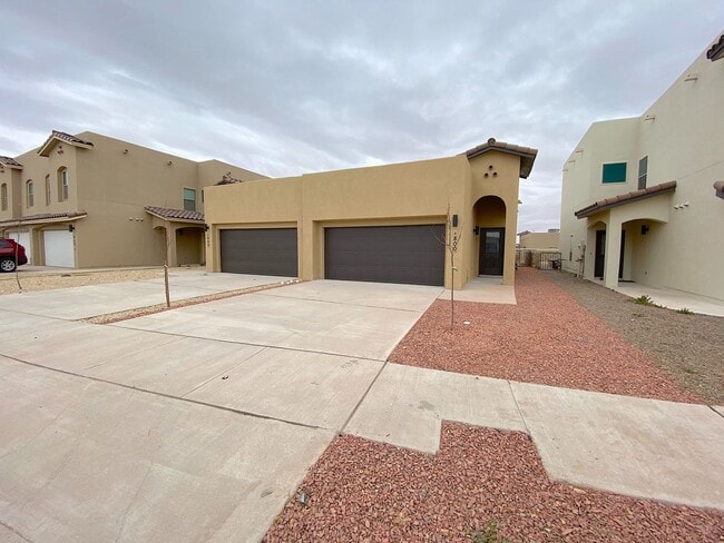 Building Photo - 800 TS Daniel Cadena Dr Unit A