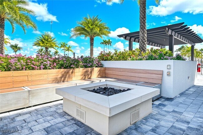 Building Photo - 1125 Central Ave Unit 477