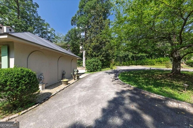 Photo - 2538 Parkside Dr NE