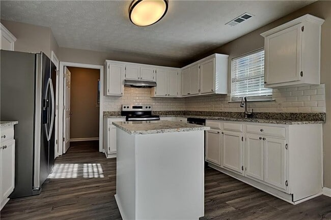 Photo - 5260 Harbins Point Ln NW