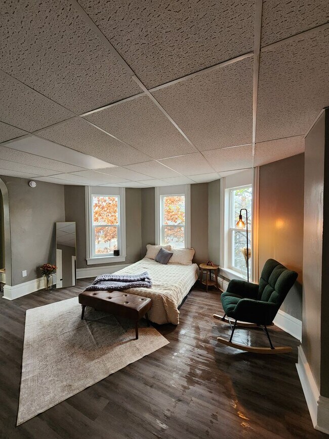 Photo - Large one bedroom one bath upstairs apartment Unit 422-D South Union Street