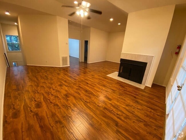 Building Photo - 627 Hawthorne St Unit 12 Rental
