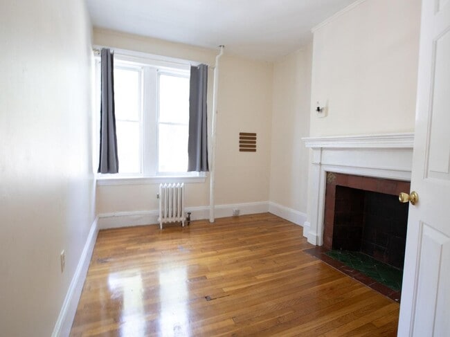 Building Photo - 62 Egmont St Unit 62 Egmont St. #1