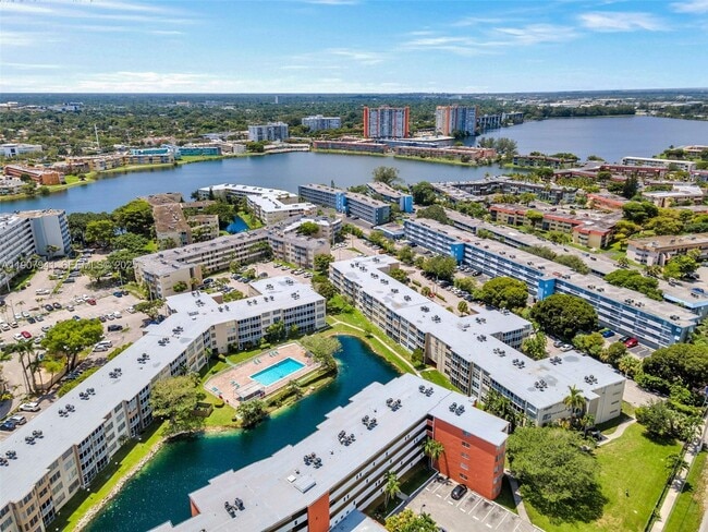 Photo - 1690 NE 191st St Unidad 309-1