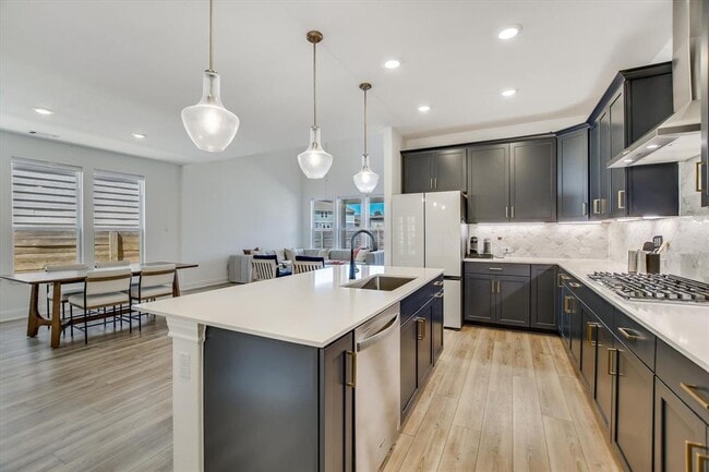 Photo - 217 Turnbuckle Bnd