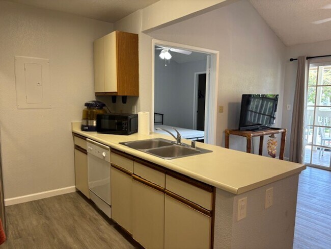 Photo - Fully Furnished Two Bedroom / Two Bath Wai... Unidad 305