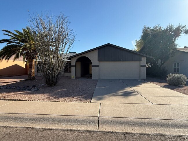 Building Photo - Lovely South Tempe Home!!!