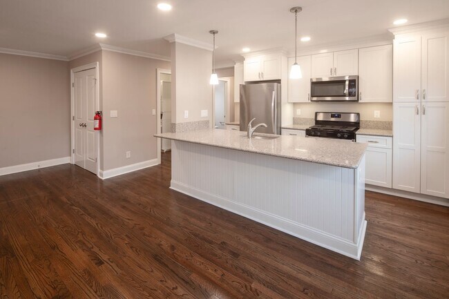 Photo - Hickory Manor: In-Unit Washer & Dryer, Heat, Water & Gas Included, Fitness Center, Sauna, and Bar...