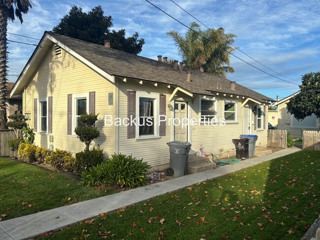 Building Photo - 41 Villa St Unit A