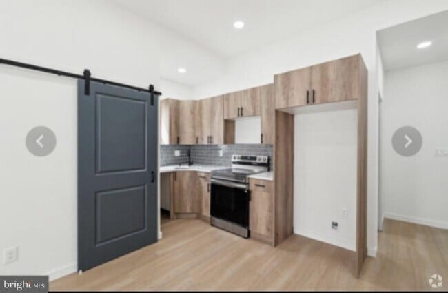 Building Photo - 1615 W Erie Ave Rental