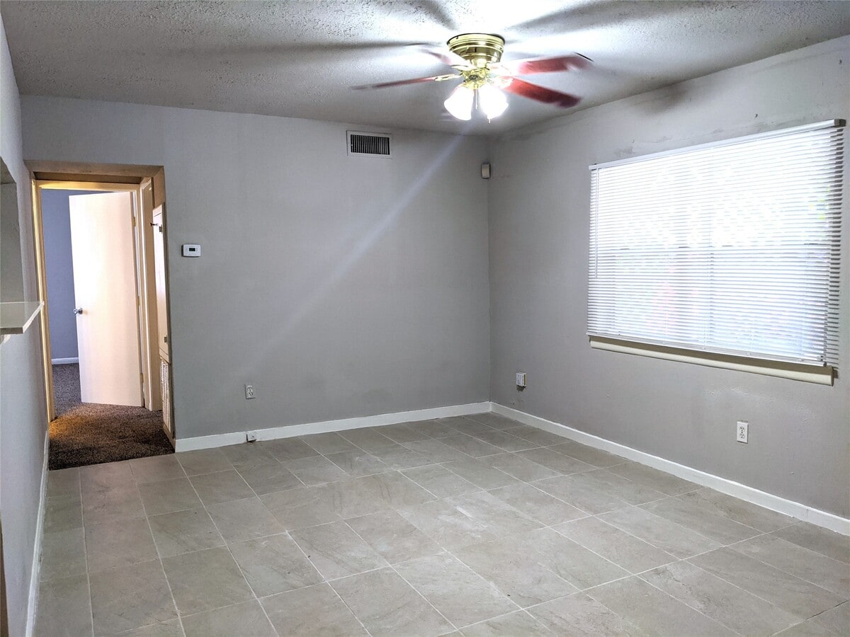 Photo - 704 E 22nd St Unit 2