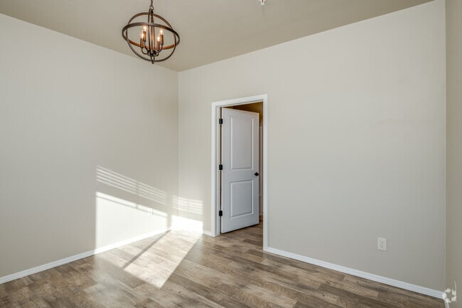 2 BR, 2.5 BA - 1,300SF