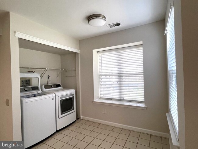 Photo - 40 Roxbury Ct