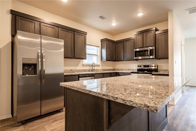 Photo - 825 S Rupple Rd