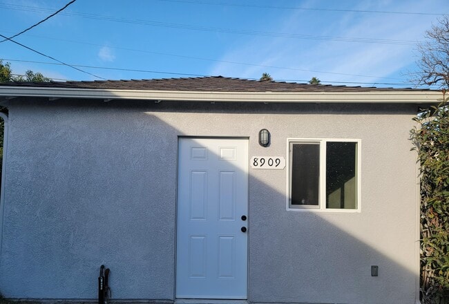 Photo - 8909 S Halldale Ave