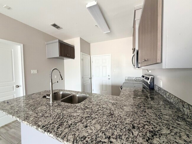 Photo - 5601 Cuenca Dr Unidad C