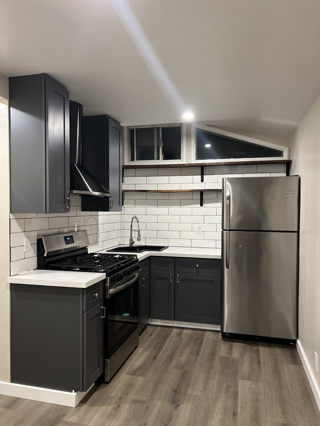 Photo - 225 N Cloverdale Blvd Unit 3