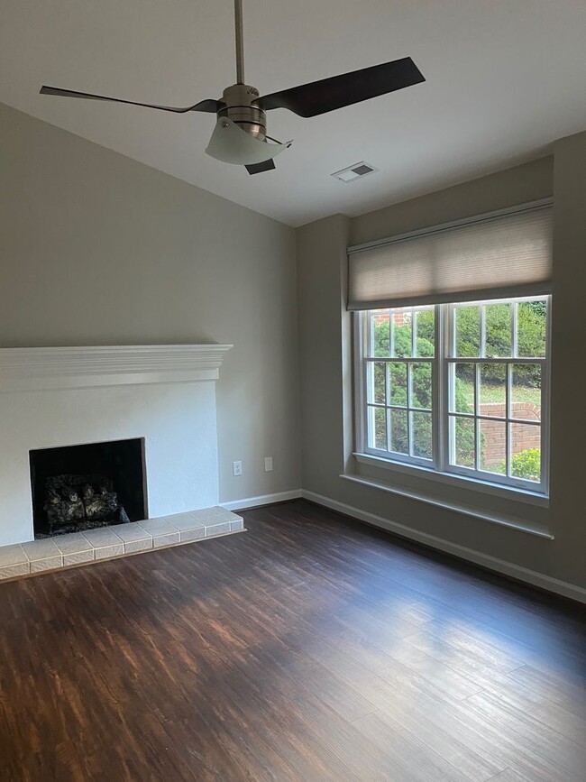 Photo - 815 Meadowstone Dr