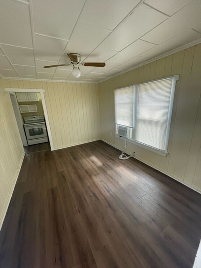 Photo - Move in Special half off first months rent... Unidad A front