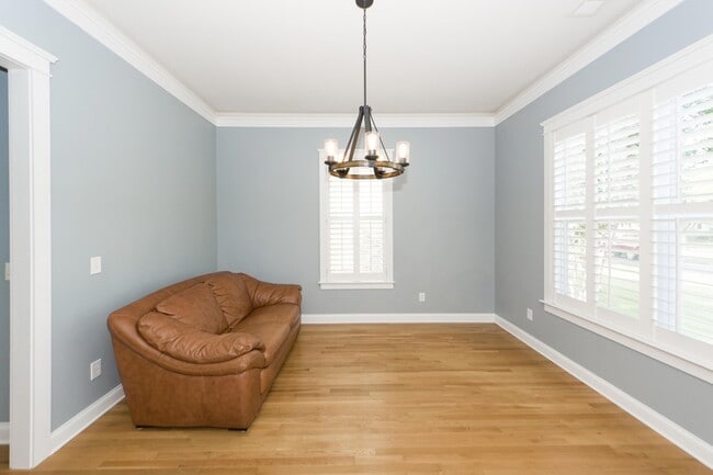 Photo - 302 White Gables Dr