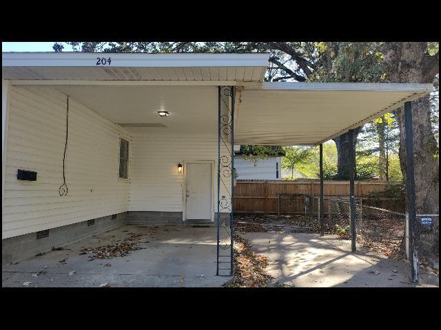 Photo - 204 Dobbs St