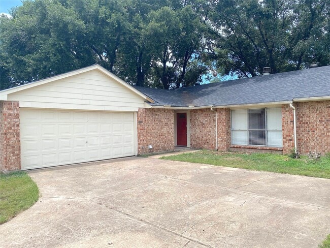 Building Photo - 16222 Summer Dew Ln