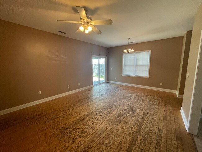 Photo - 375 Lullwater Dr