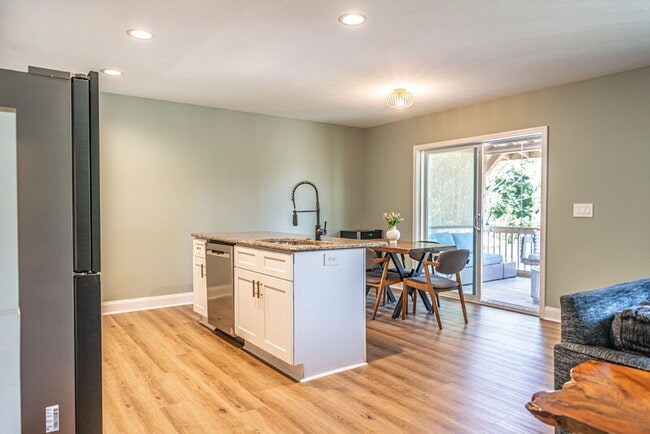 Photo - 268 N Hale St