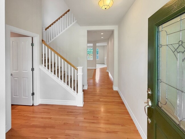 Photo - Charming Bothell 4BR Home w/ Bonus, Porch Swing & Private Backyard Awning