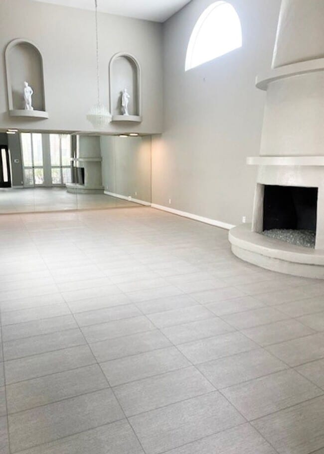 Photo - GREAT 3 Bedroom 2.5 Bath in Paradise Valley!