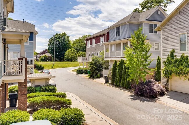 Photo - 1305 Summit Greenway Court