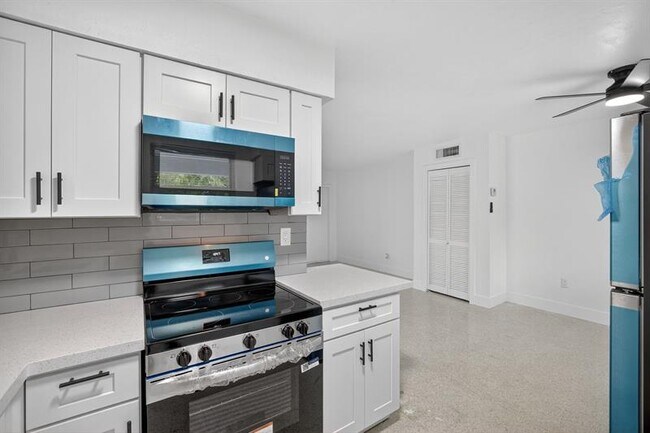 Photo - 1821 Middle River Dr Unidad 14